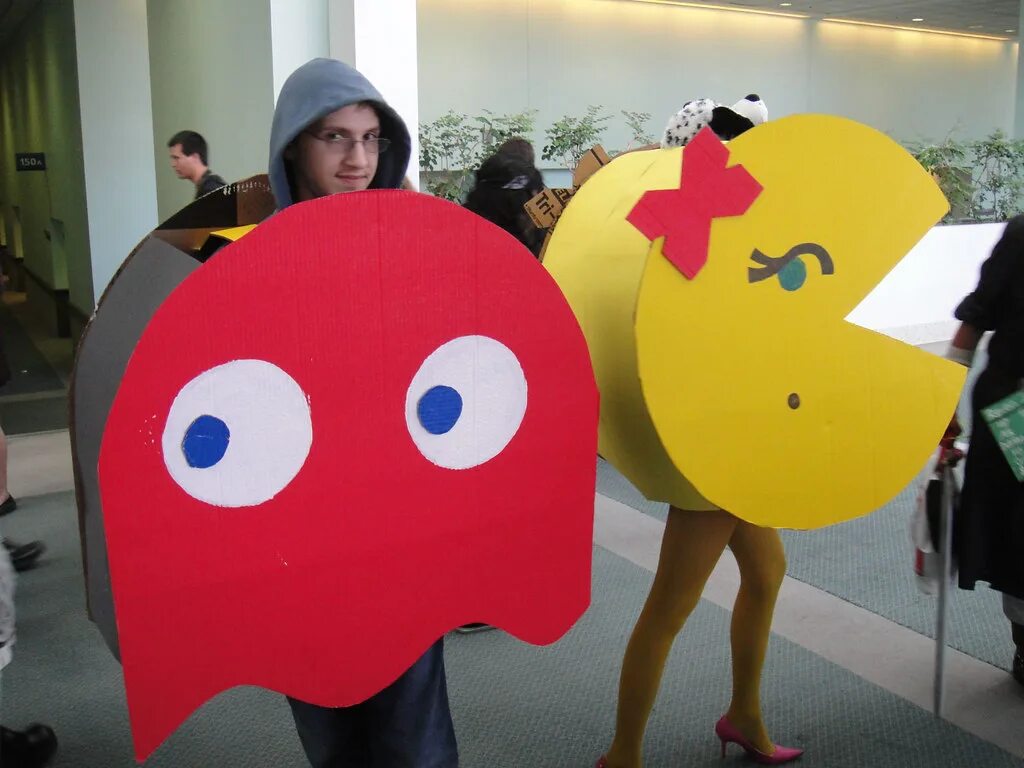 Пакман фон. Миссис пакман. Pacman. Костюм пакмана. Ms pacman face split.