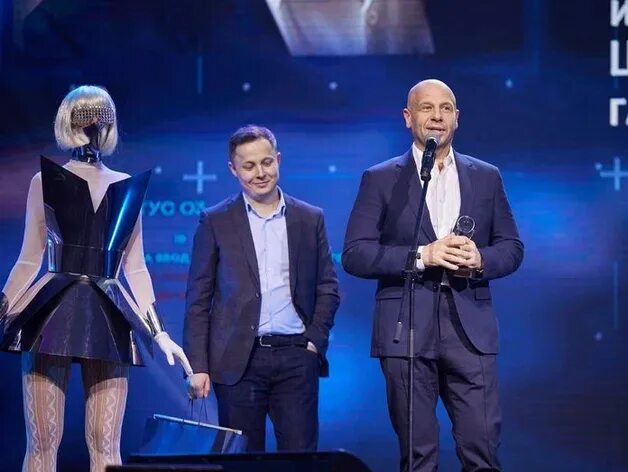 Человек года 2015 стал. Премия человек года 2025. премия gq человек года. популярные люди 2025. премия лучший человек года.