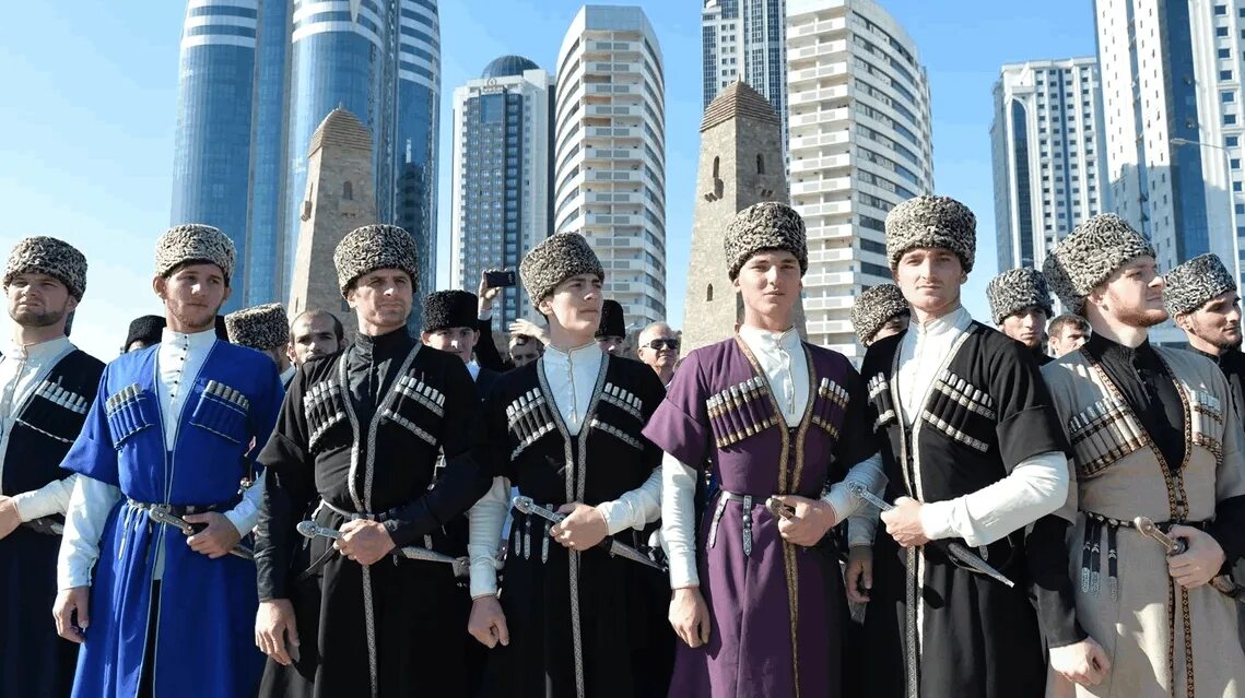 Гордая чечня макка межиева. Певица чечня макка межиева. Макка межиева брат руслан. Макка гордая чечня. Межиева.