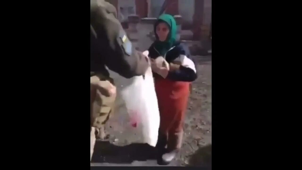 Видео как издеваются над дедом