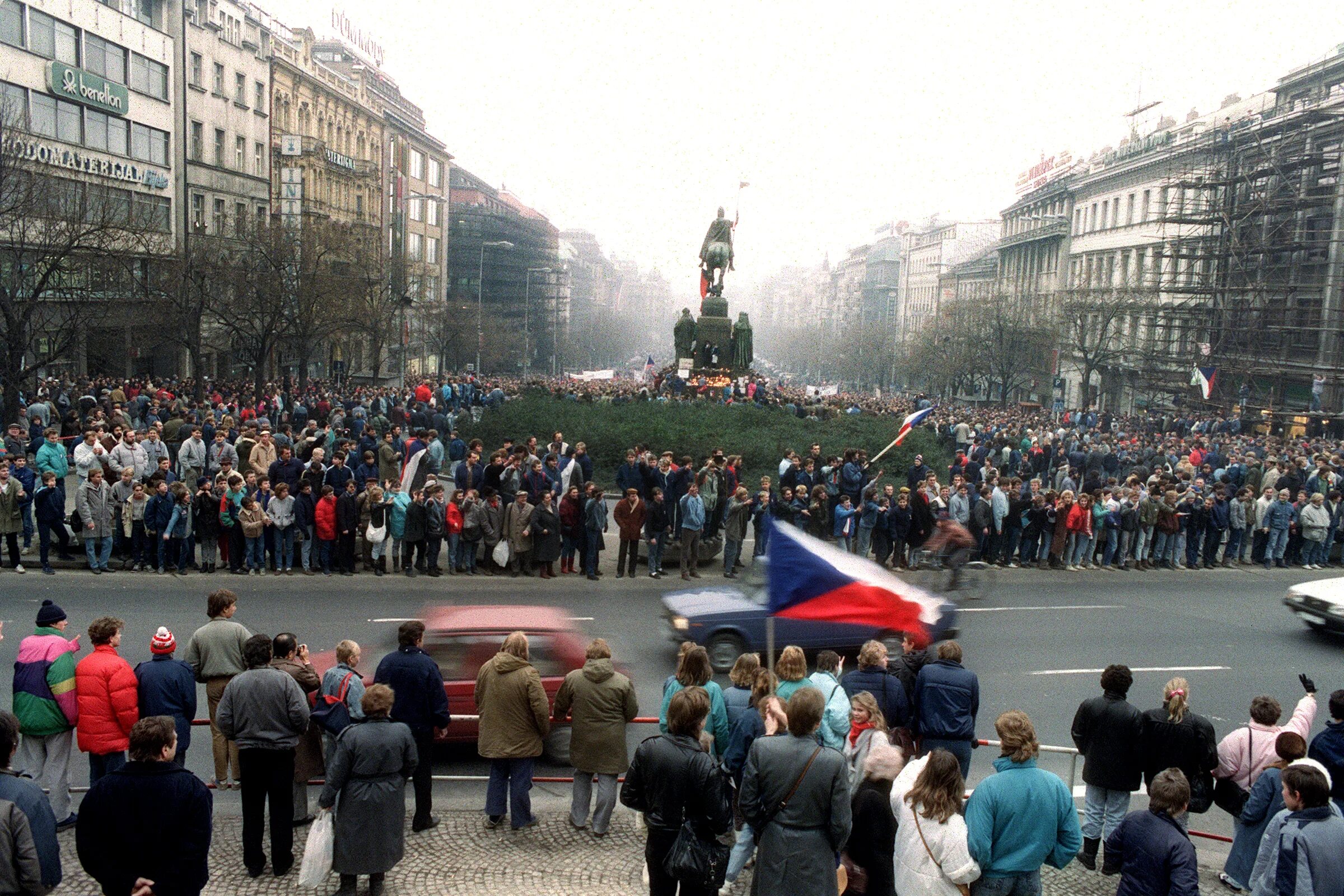 Чехия 1989. Революция в Чехии 1989. Революция в Чехословакии 1989. Бархатные революции 1989.