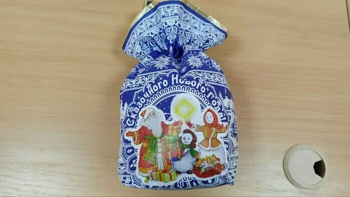 Игрушки подарки детям в ижевске в. Подарки к новому году детям в лнр. Акция новогодний подарок детям. Подарки детям лнр. Подарки от соцзащиты на новый год 2022.