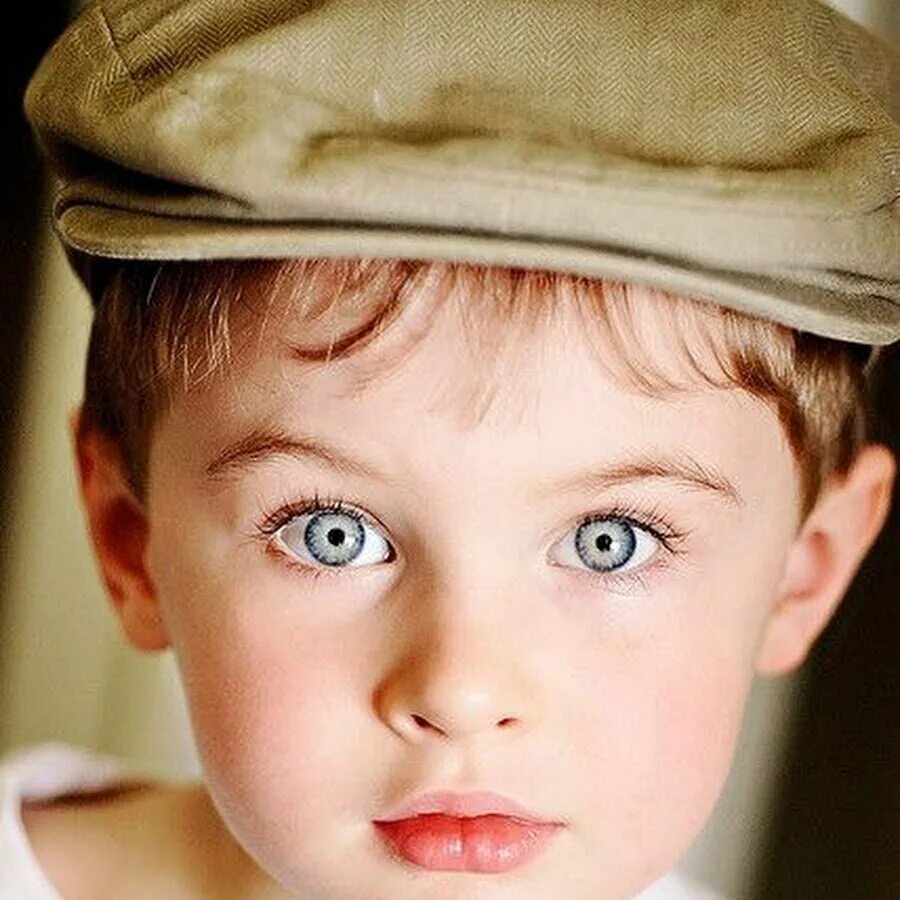 Голубоглазый мальчик. Детские глаза. Глаза мальчика. Красивые детские глаза. Мальчик глазами девочки