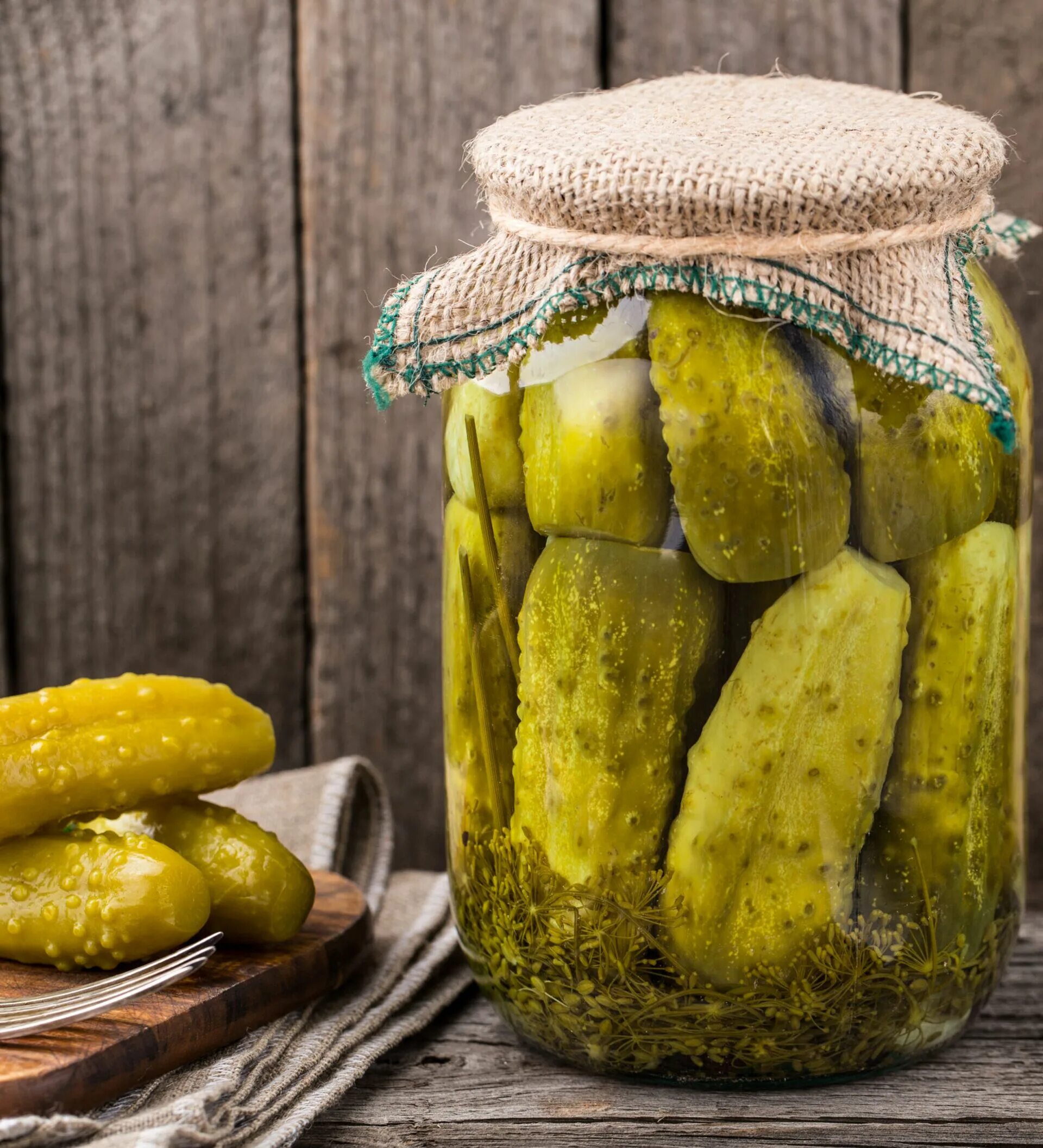 Огурцы маринованные. Солёные огурцы. Маринованный огурец. При засолка огурцов. Огурцы собранные в тазик.