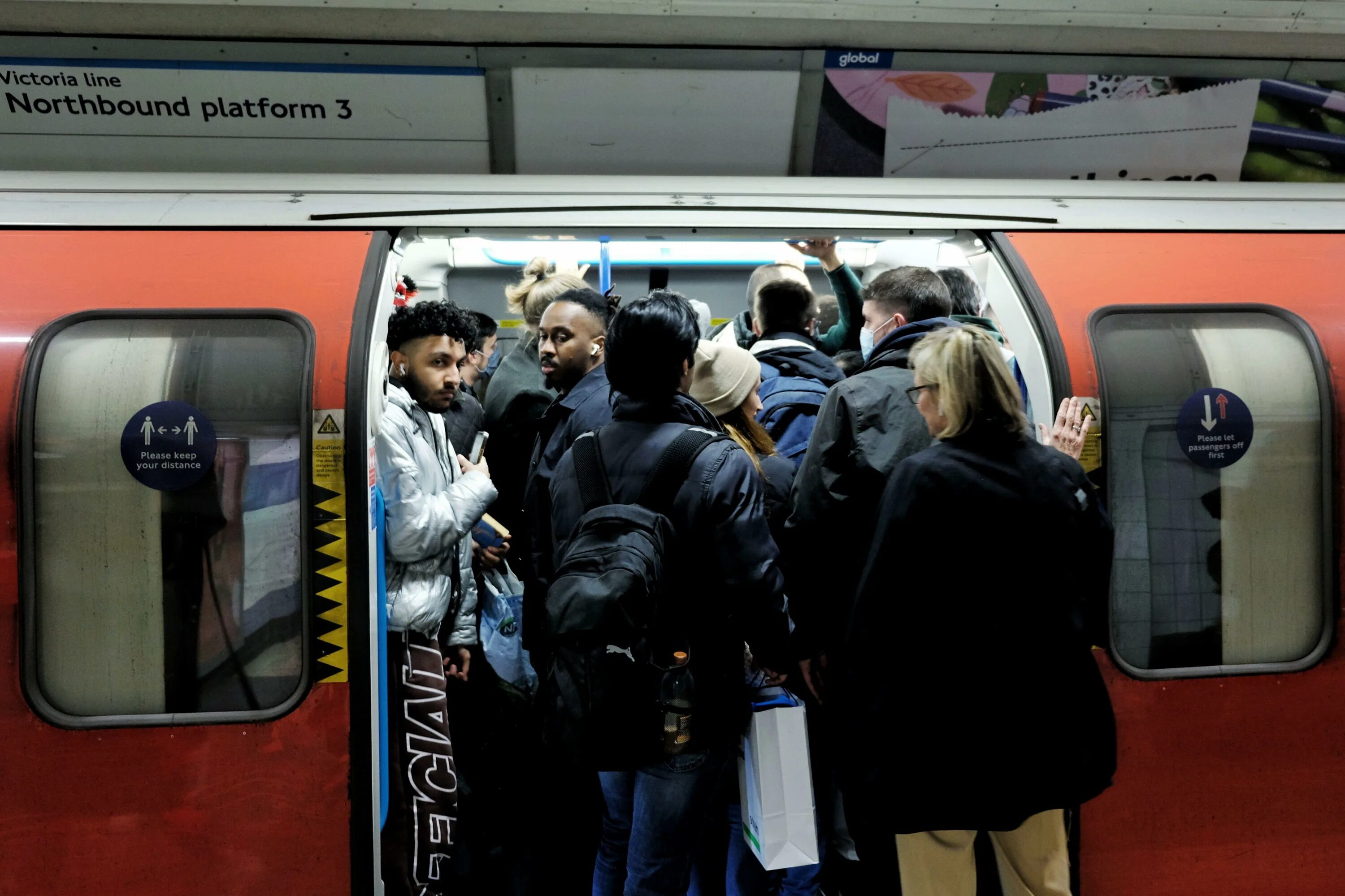 Забастовка Лондон метро. Работники общественного транспорта. Сотрудники метро. Работники общественного транспорта в Германии бастуют. Метро 9 мая