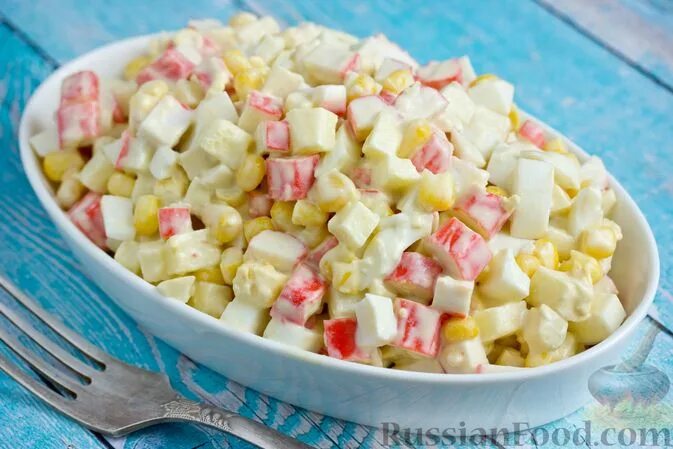 Салат с крабовыми палочками и яблоком. Салат нежный с крабовыми палочками и яблоком. Крабовый салат с яблоком. Салат с опятами и ветчиной. Салат с крабовыми палочками и яблоком.