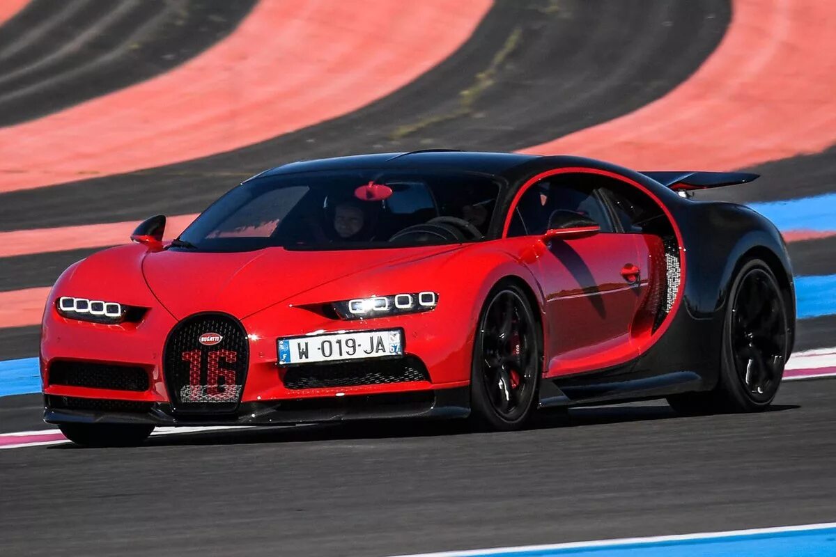 Bugatti chiron скорость. Бугатти ЧИРОН. Бугатти ЧИРОН спорт. Бугатти Моторспорт. Спидометр Bugatti Chiron super Sport.