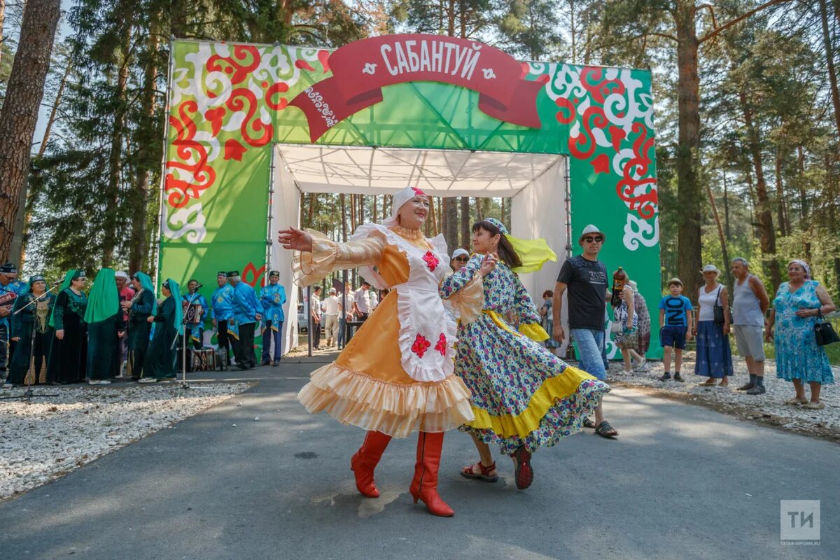 Сабантуй в районах казани. Сабантуй 2022 казань. Сабантуй 2022 казань лебяжье. Сабантуй 2022 казань березовая роща. Сабантуй казань 2018.