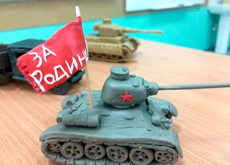 Танк т-34 из пластилина. Танк т34 вылепленный из пластилина. Танк т 34 из воздушного пластилина. Поделки из пластилина танк т 34. Т 34 из пластилина.