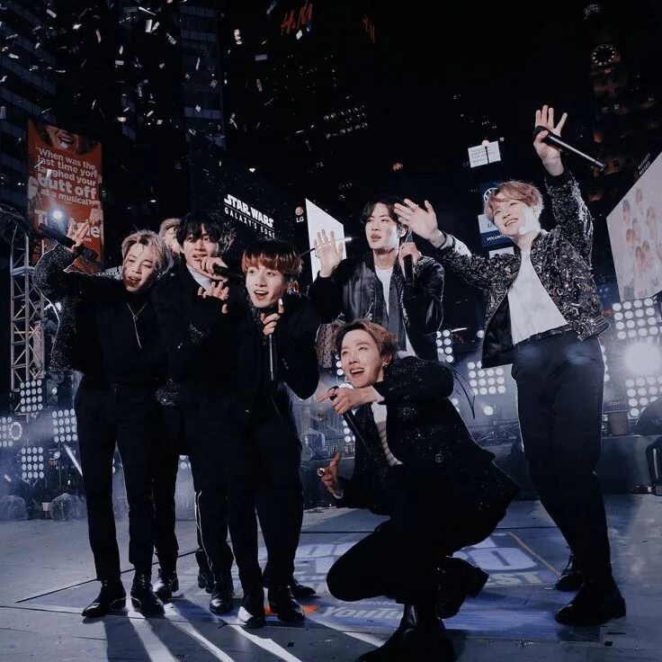 Сольные концерты бтс. Группа бтс 2025. бтс кь. bts 2025 bangtan. бтс на сцене.