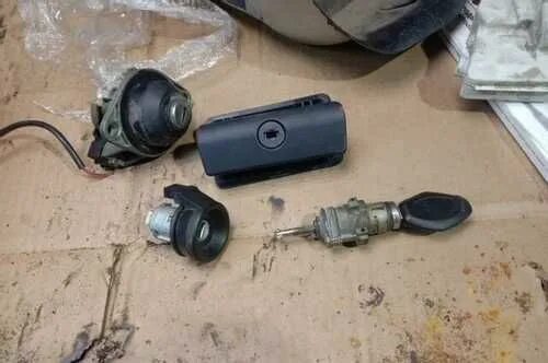 Личинка замка зажигания бмв е39 артикул. Личинка замка зажигания бмв е39. Личинка замка зажигания бмв е38. Личинка замка зажигания бмв е39 дорестайл. Личинка бмв е39.