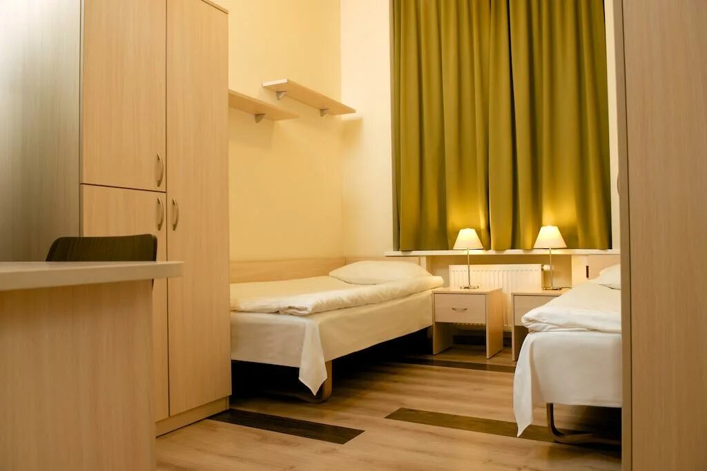 Гостиницы аэропорт вильнюс. Последние отзывы о гостинице best western vilnius. Вильнюс гостиница компартии литвы. Аэропорт вильнюс отель. Гостиница вильнюс.