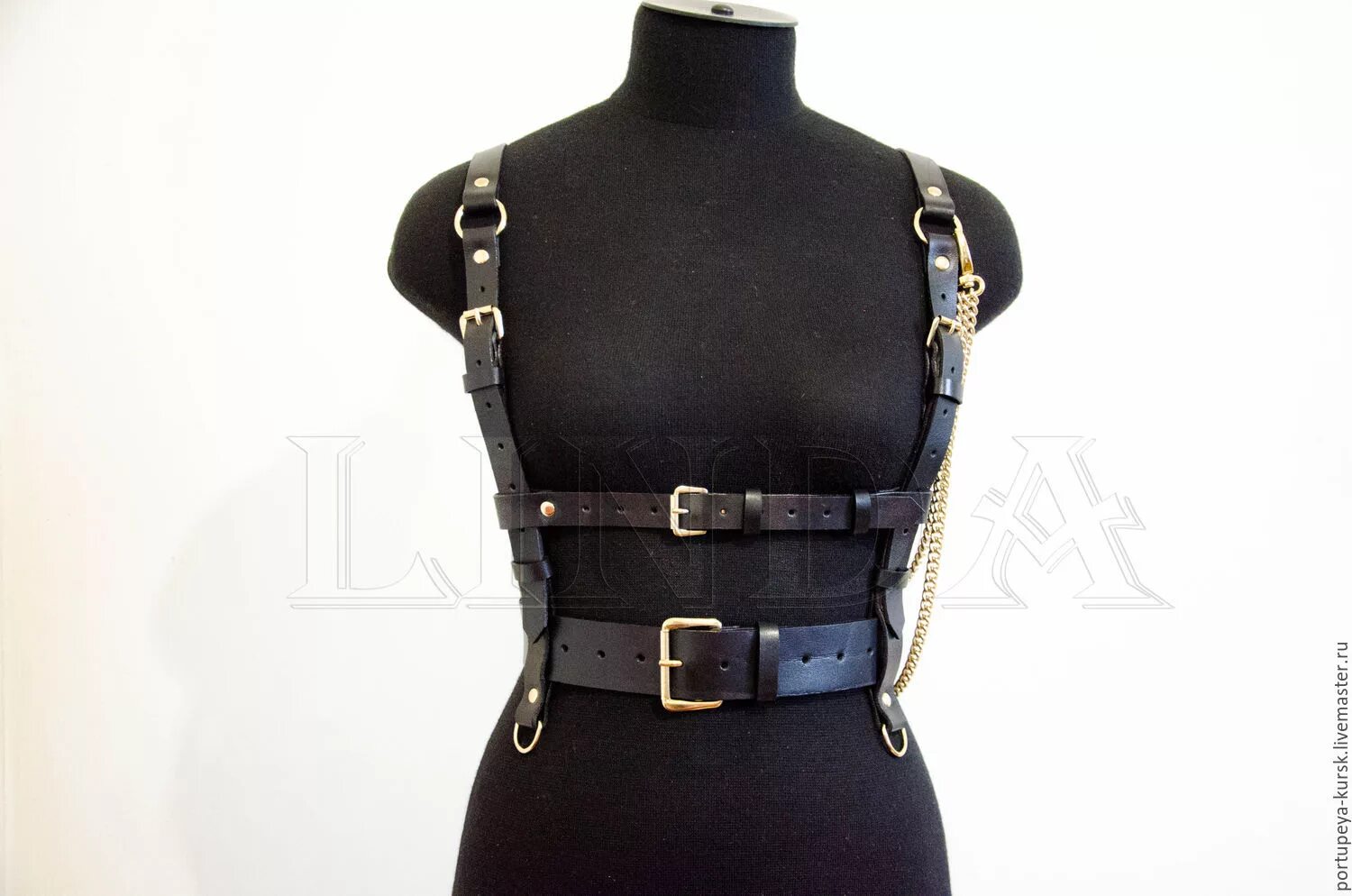Гартеры из резинки. Портупея scala бабочка pg07. Портупея мода 2022. Пояс из резинки. Зеленский в портупеи.