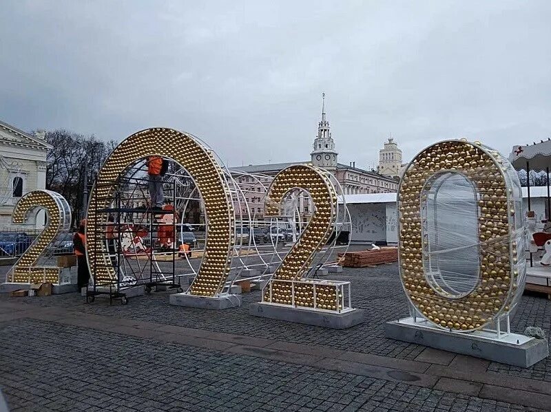 Новогодний воронеж. Площадь воронежа 2020. Романовский сквер воронеж. Украшения города воронеж. Новогодняя площадь ленина воронеж.