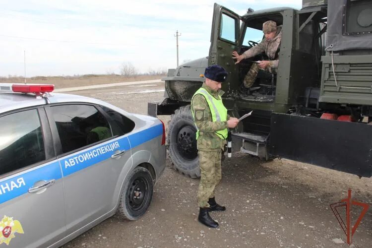 Автоинспекторы Росгвардии провели профилактический рейд с водителями ведомства -