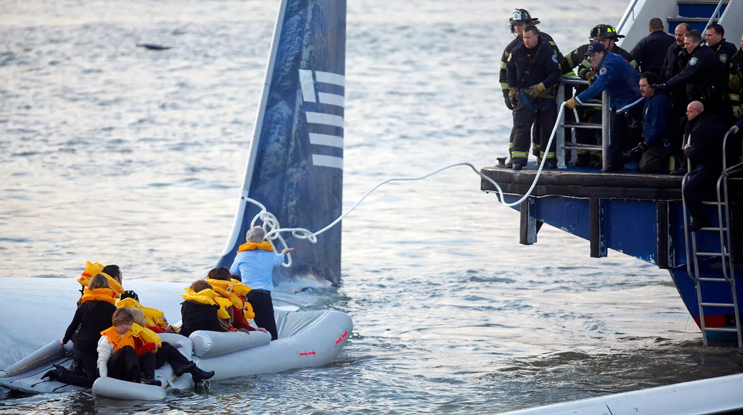 Самолеты на воде с людьми. Самолеты на воде с людьми. Самолет море. Самолеты на воде с людьми. Самолеты на воде с людьми.