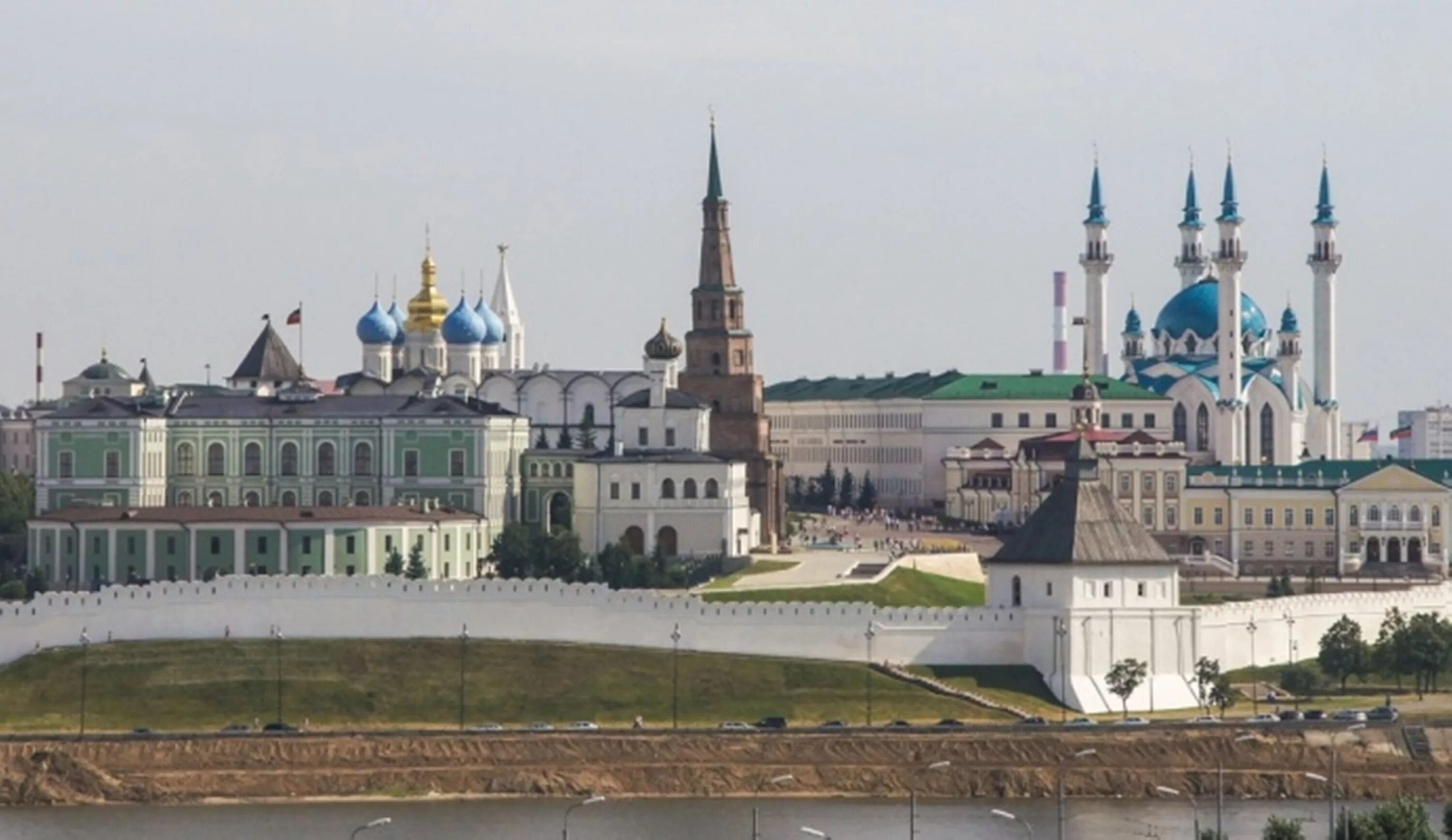 Казанский кремль сайт. Казанский Кремль Казань. Центр Казани Кремль. Ансамбль Казанского Кремля. Историко-архитектурный комплекс «Казанский Кремль» (Казань).