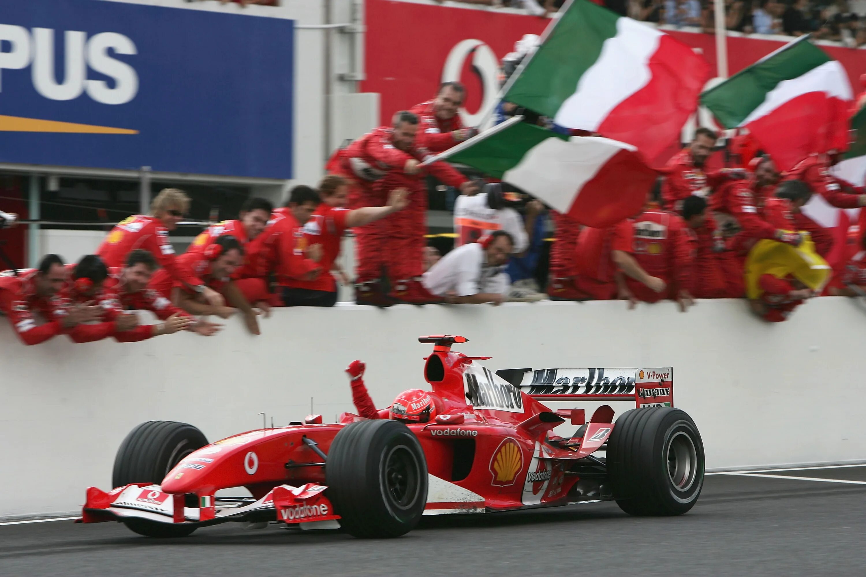 Формула 1 япония гонка. Михаэль Шумахер Феррари формула 1. Михаэль Шумахер Феррари 2004. Шумахер Михаэль ф1 Феррари. Ferrari f1 Шумахер.