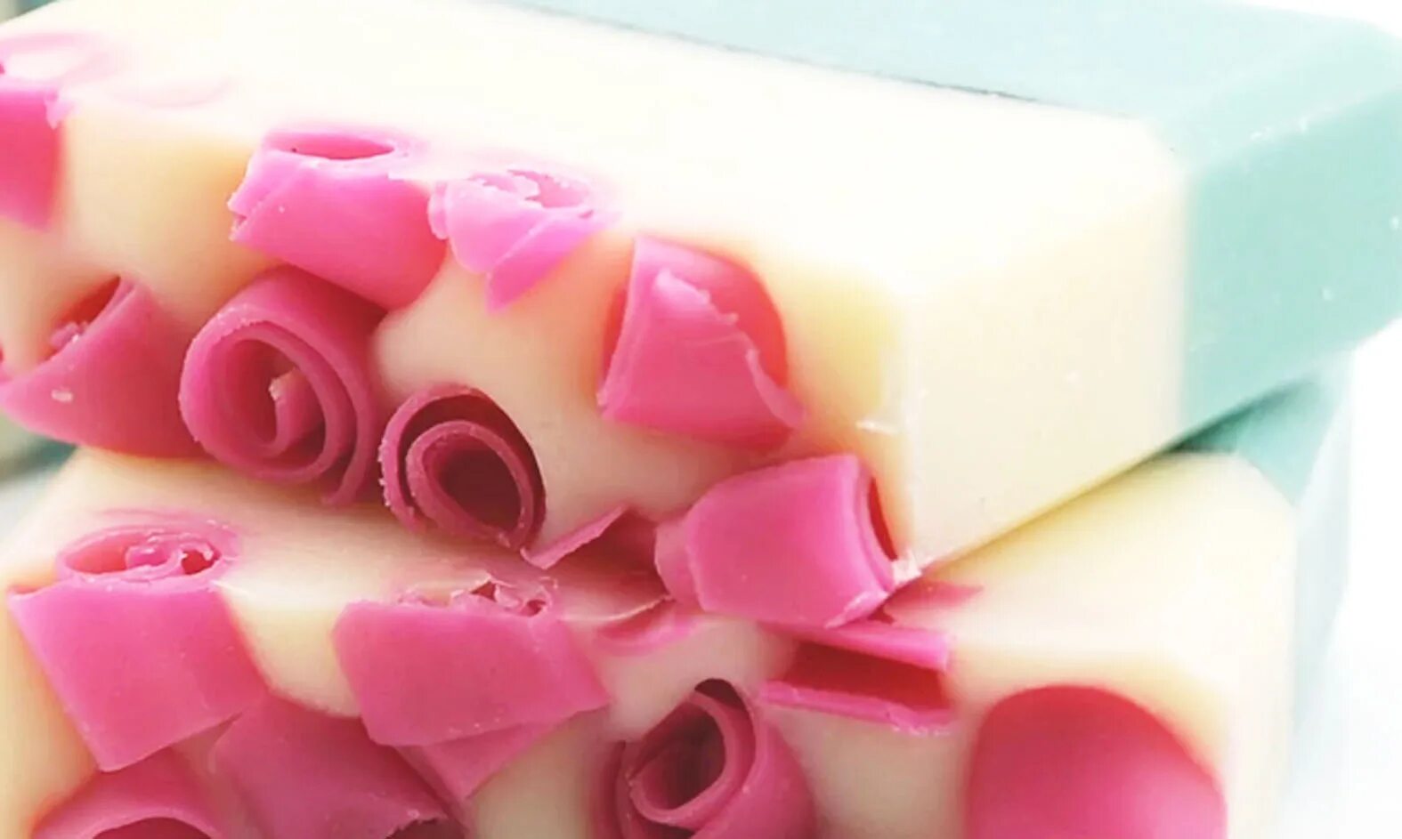 Что нельзя дарить приметы. Примета дарить мыло. Фиолетовое мыло. Мыло не дарят. Почему нельзя дарить мыло.