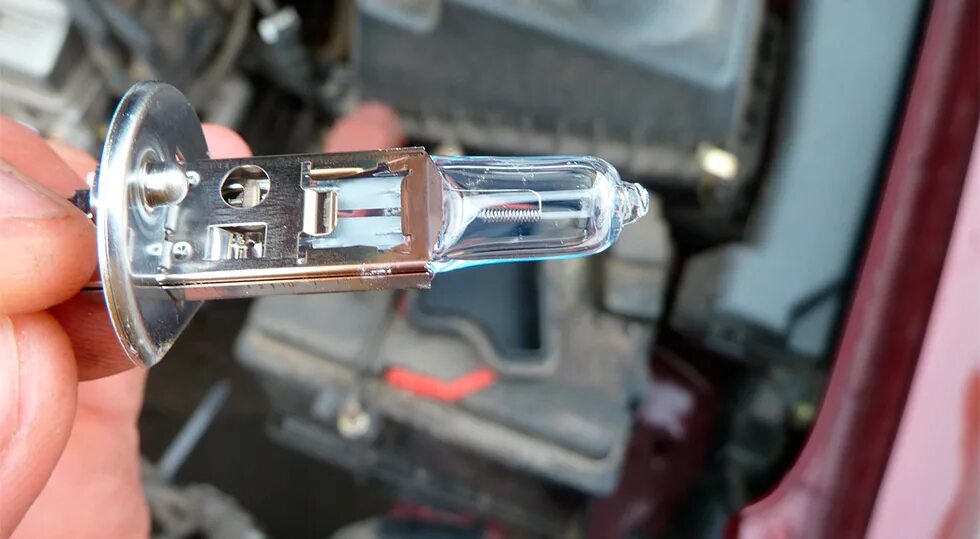 Лифан солано лампочки ближнего. Лампочка ближнего света лифан солано 620. Лифан солано лампочки ближнего. Крепление лампочки ближнего света лифан х60. Лампа ближнего света лифан солано.