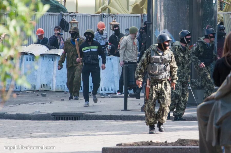 Одесса 2 мая 2014 антимайдановцы. Одесса пророссийские боевики 2 мая. Одесса 2 мая 2014 сепаратисты. Мужчина 2 мая