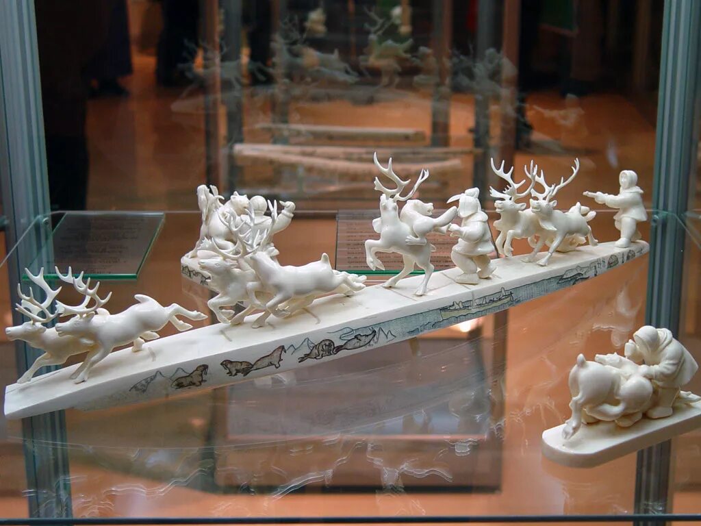 тобольская художественная резьба по кости. тобольская резьба по кости. чукотский косторезный промысел. косторезное ремесло тобольск. косторезные изделия тобольск.