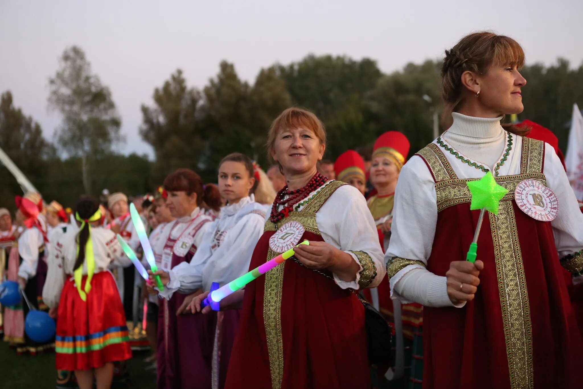 Последние новости грайворонского района белгородской области. Фестиваль хороводов Грайворон. Фестиваль в Грайвороне. Узорный хоровод Грайворон. Слобода Грайворон.