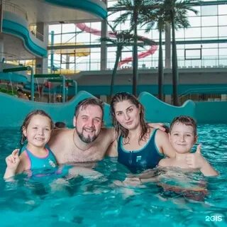 Посетители аквапарка