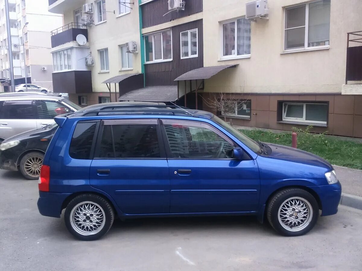 Купить мазду демио 1.3. Mazda Demio 2000. Mazda Demio 2000г. Mazda Demio 2000 r15. Mazda Demio 2000 год.