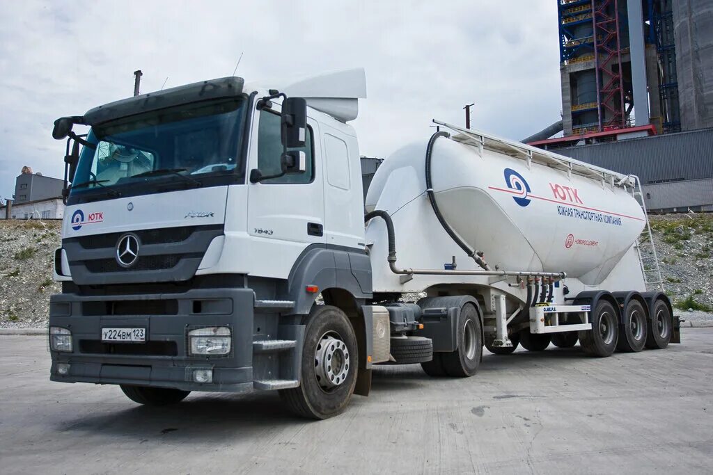 полуприцеп цементовоз 2002 г. южная транспортная компания. транспортная компания ютк. южная транспортная компания. ютк новороссийск.