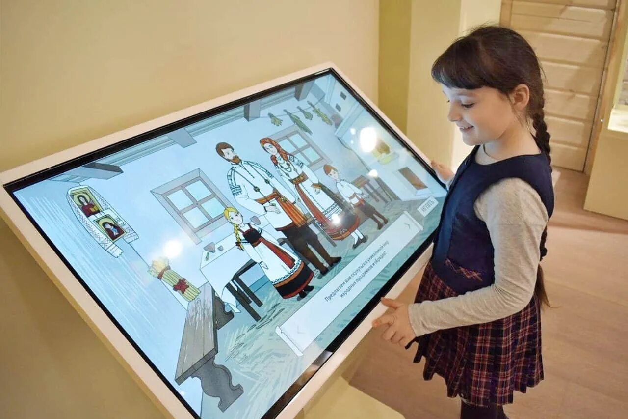Malo interactive. Сенсорная панель для музея. Интерактивный стол для детей. Интерактивное оборудование для музеев. Интерактивная панель в музее.