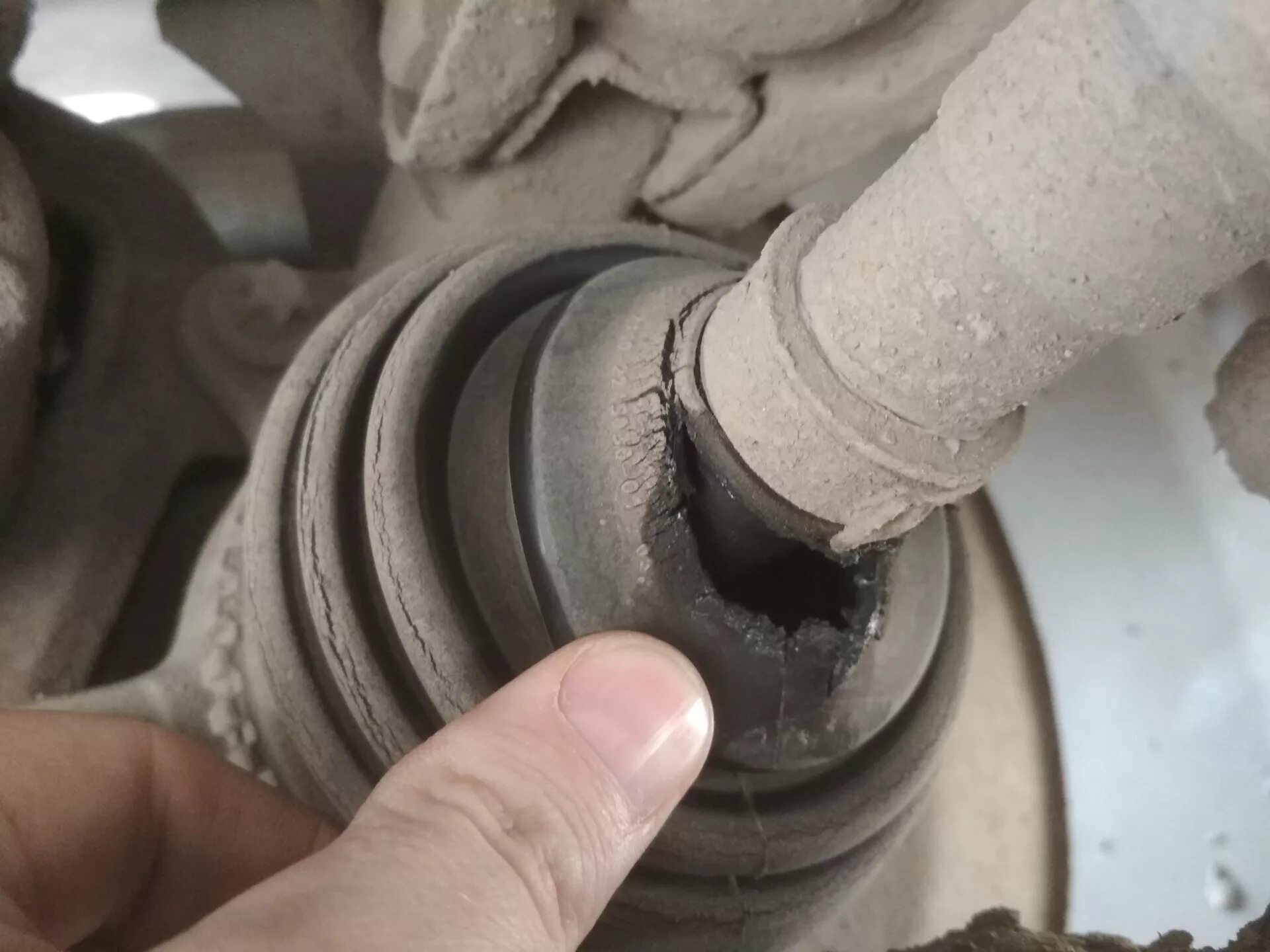 Замена наружнего шруса, подушек двигателя. - Hyundai Accent (2G), 1,5 л, 2005 го