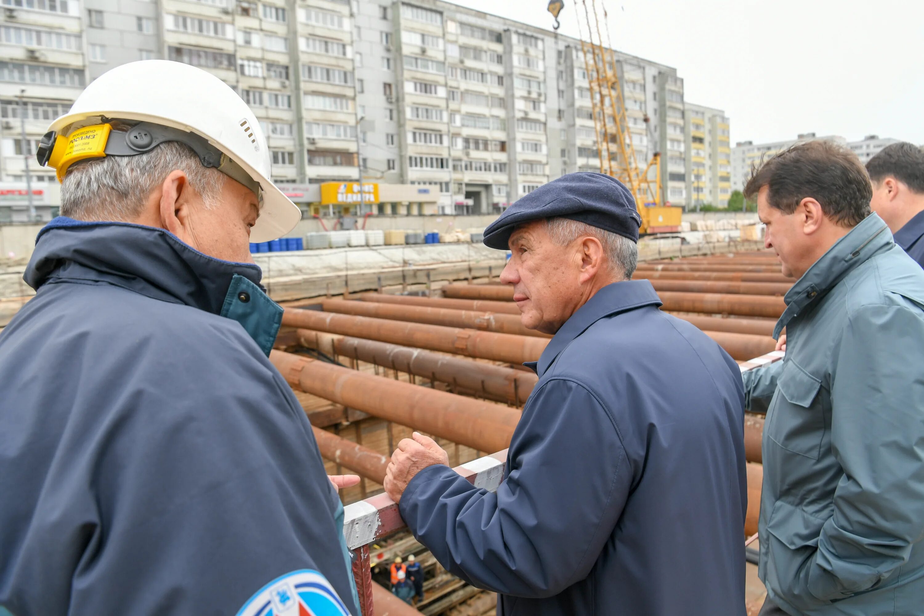 Канал новости татарстана. Метро Ломжинская Казань Минниханов. Минниханов на стройке. Тоннелепроходческий комплекс Айсылу. Все для строительства.