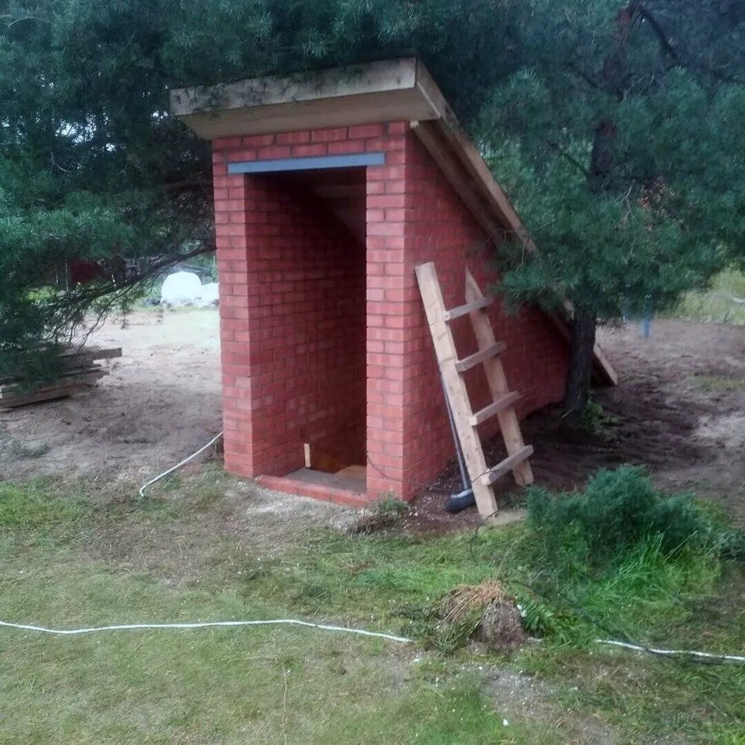 Погреб под сараем. Домик над погребом. уличный погреб. наземный погреб.