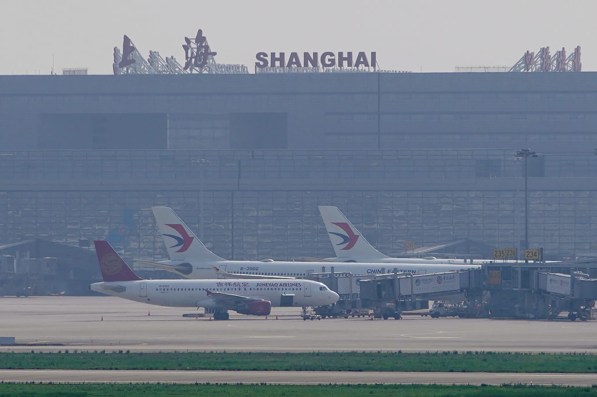 Из москвы в пекин на самолете. Самолет china eastern airlines. china eastern airlines москва шанхай самолет. шанхай с самолета. самолет пекин шанхай.