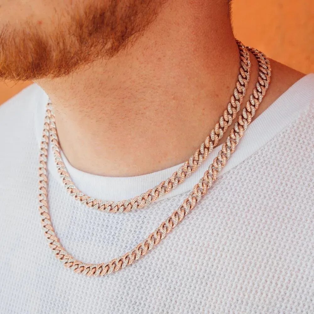 Цепочки на шее мужские фото. Золотая цепь Cuban link. Цепь Diamond Cuban Chain. Мужские Цепочки на шею. Золотая цепочка на шее мужчины.