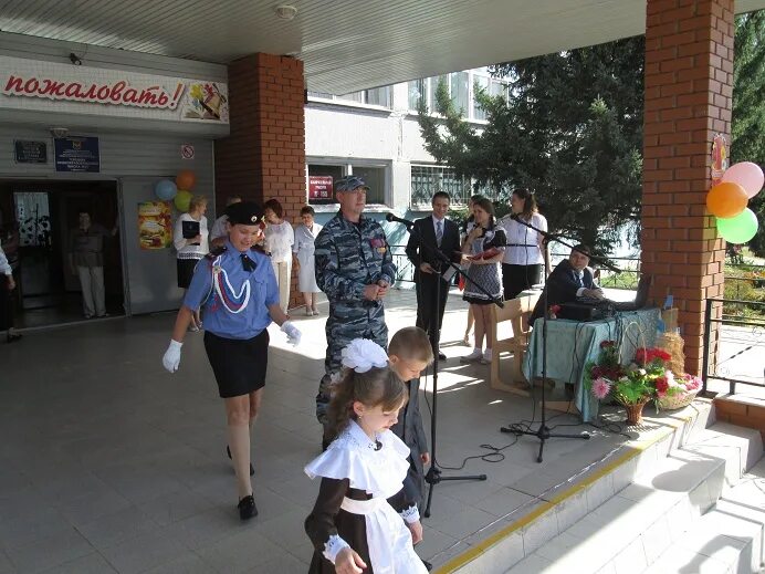 Учителя 37 школы белгород. Школа 17 белгород. Школа 7 белгород. Сош 37 белгород привольная 16. 37 школа белгород.