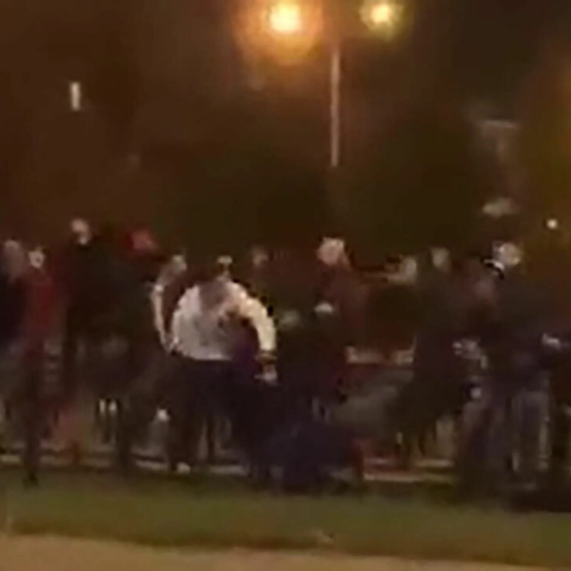 Драка 2021. Драка 2021. Жесткие драки на улице 2021. Массовая драка в подмосковье:. Драка 2021.