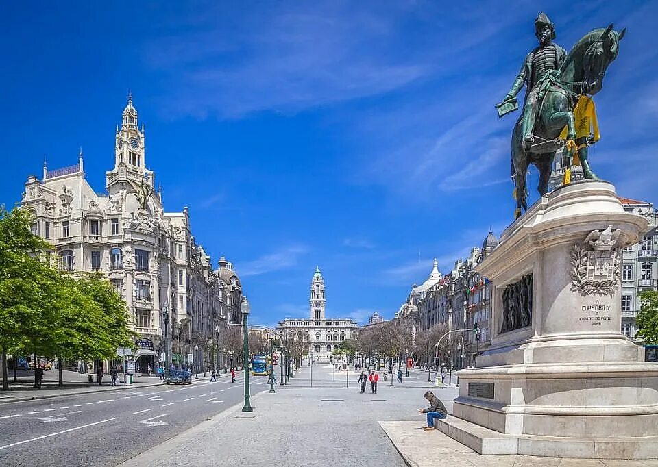 Площадь города порту. Praça da Liberdade (площадь свободы). Площадь свободы порту. Центральная площадь порту – площадь свободы. Порто Португалия.