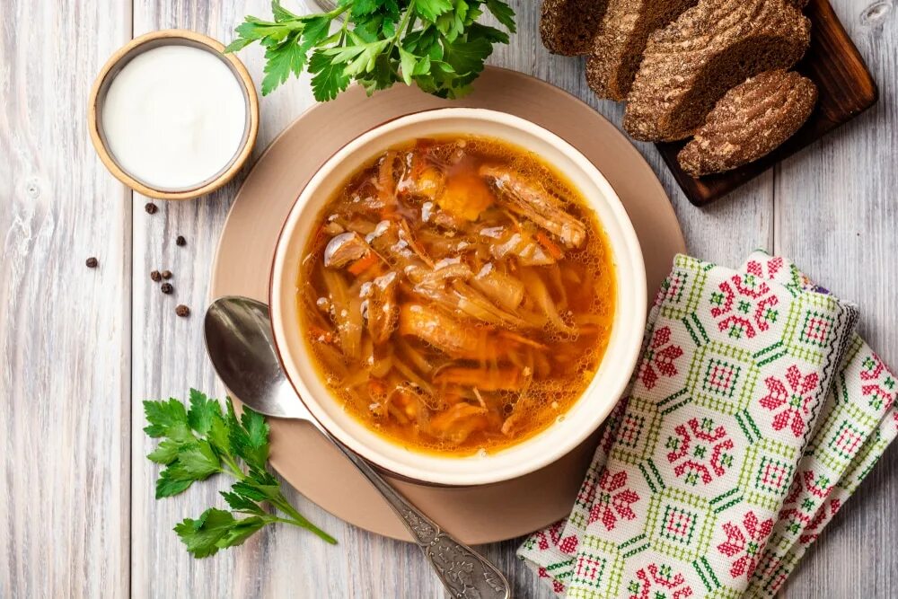 Щи суточные из квашеной капусты. Щи. Щи. Щи московские. Разваристые щи.