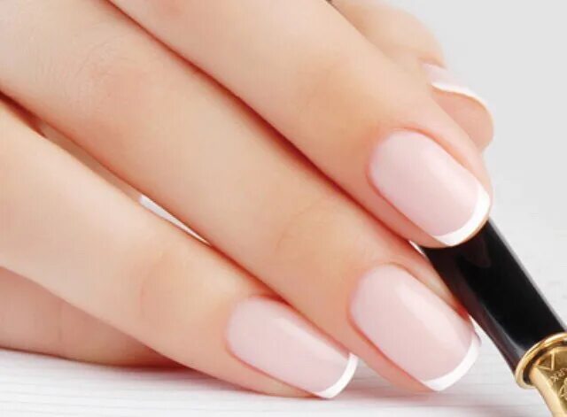 Маникюр френч тонкая полоска Top 10 Hottest Nail Polish Trends Гвоздь, Нейл-арт, Сексуальные ногти