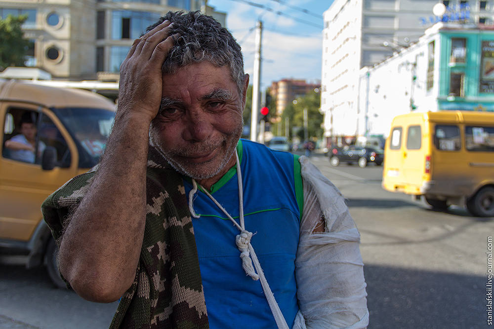 Бомжи баку. Бомж.