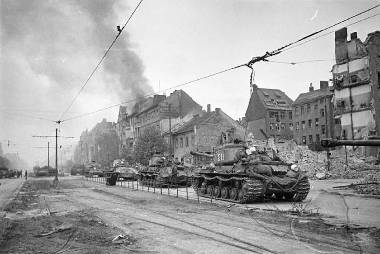 Берлинская стратегическая наступательная операция 1945. Берлинская наступательная операция 16 апреля 2 мая 1945 года. Берлинская наступательная операция 16 апреля.