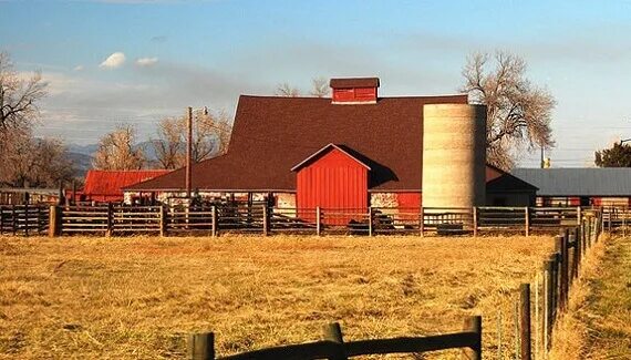 америка ранчо ферма трактор. фермерское хозяйство в сша. вермонт штат ранчо. фермерское хозяйство в сша. штат айова сельское хозяйство.