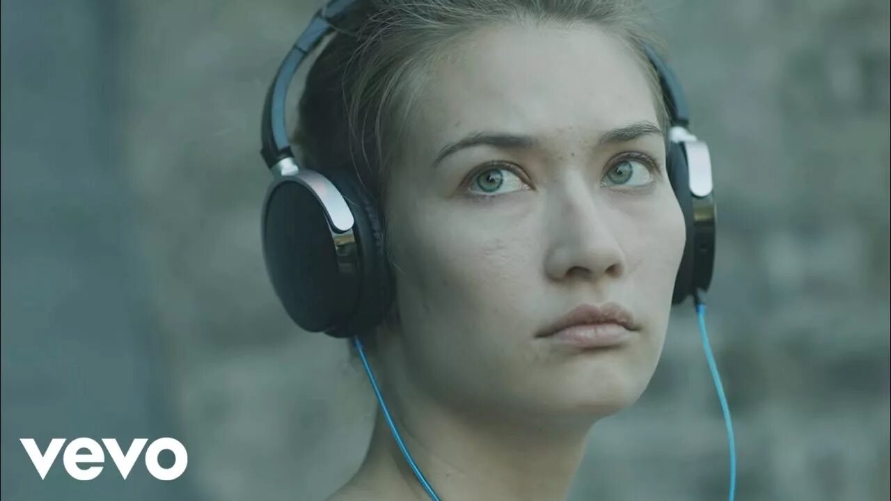 Placebo gif. Placebo loud like love. Too many friends placebo перевод. Перевод песни too many friends placebo. Too many friends placebo перевод.