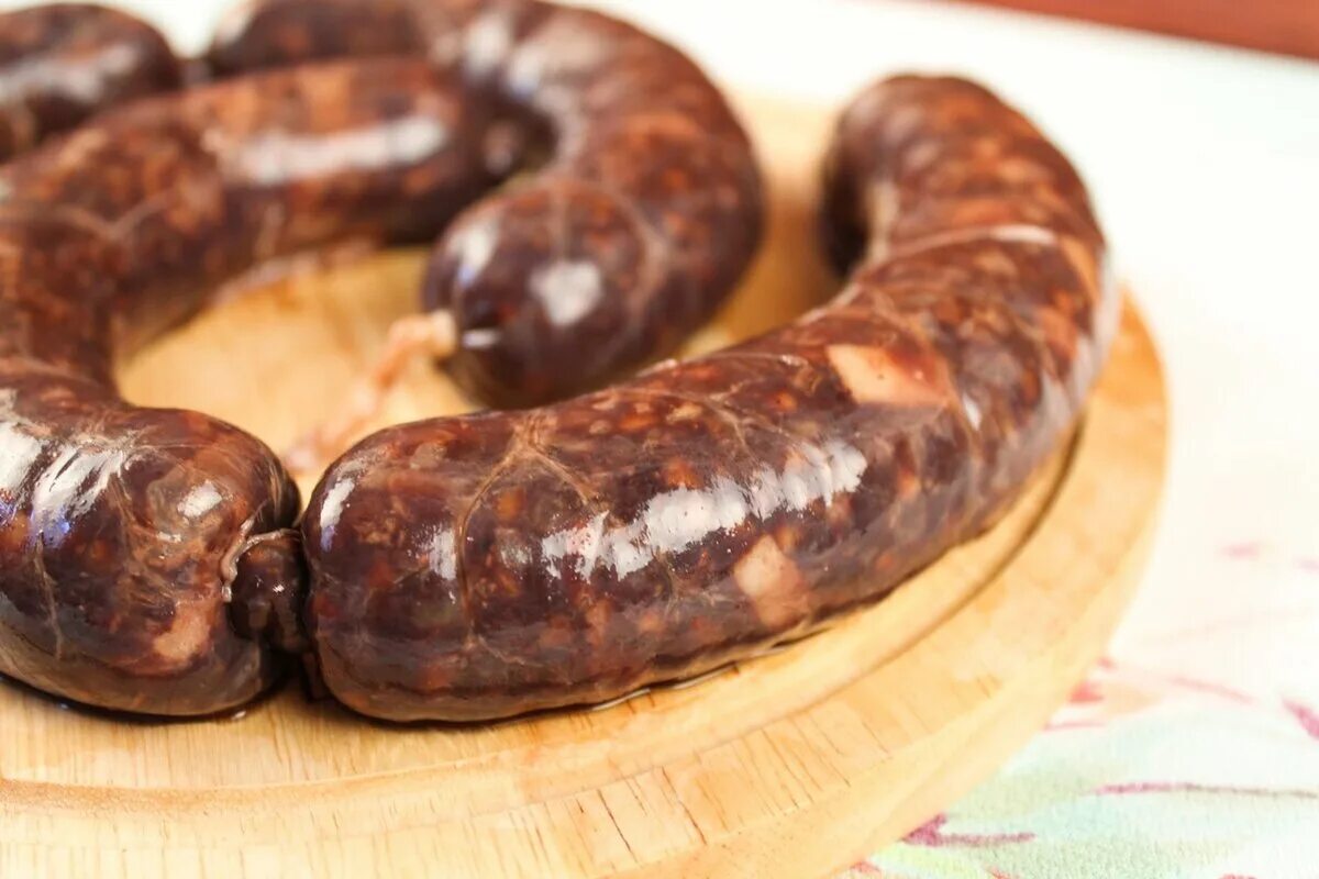 Можно есть кровяную колбасу. Шокта кровяная колбаса. Виртырем кровяная колбаса. Можно есть кровяную колбасу. Домашняя колбаса кровянка.