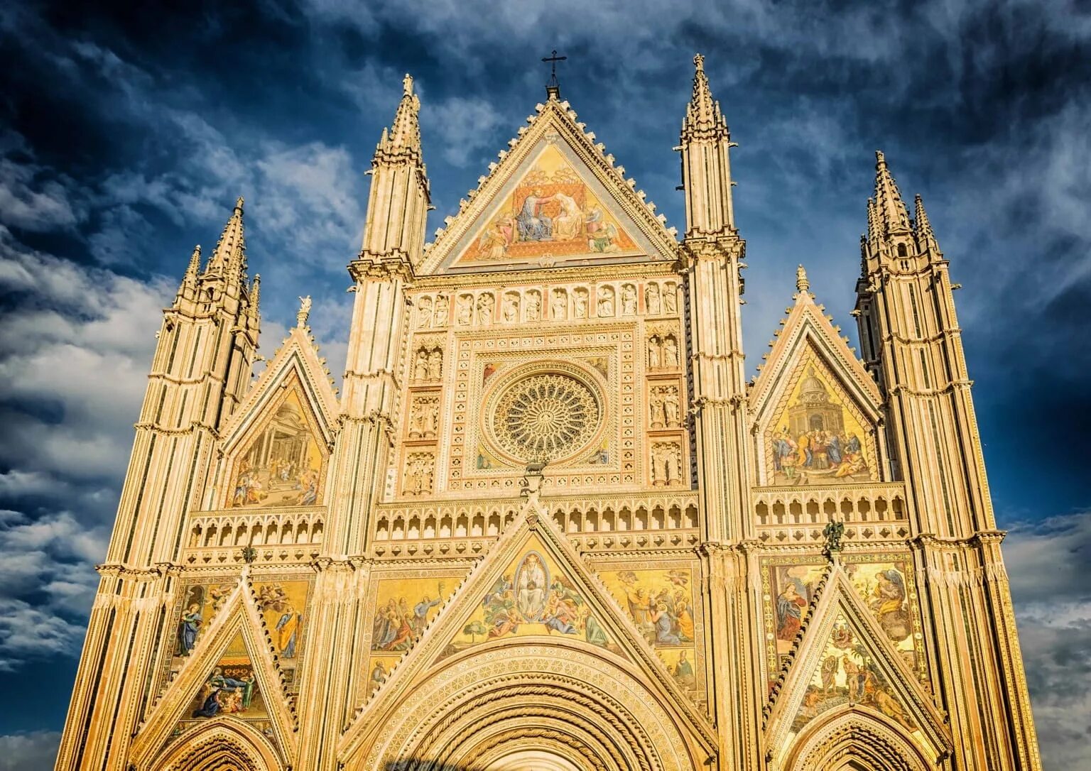 Готика стиль в архитектуре собор. Какое искусство архитектура. Готика архитектура готический собор. Готика стиль в архитектуре. Архитектура готики в средневековом искусстве.