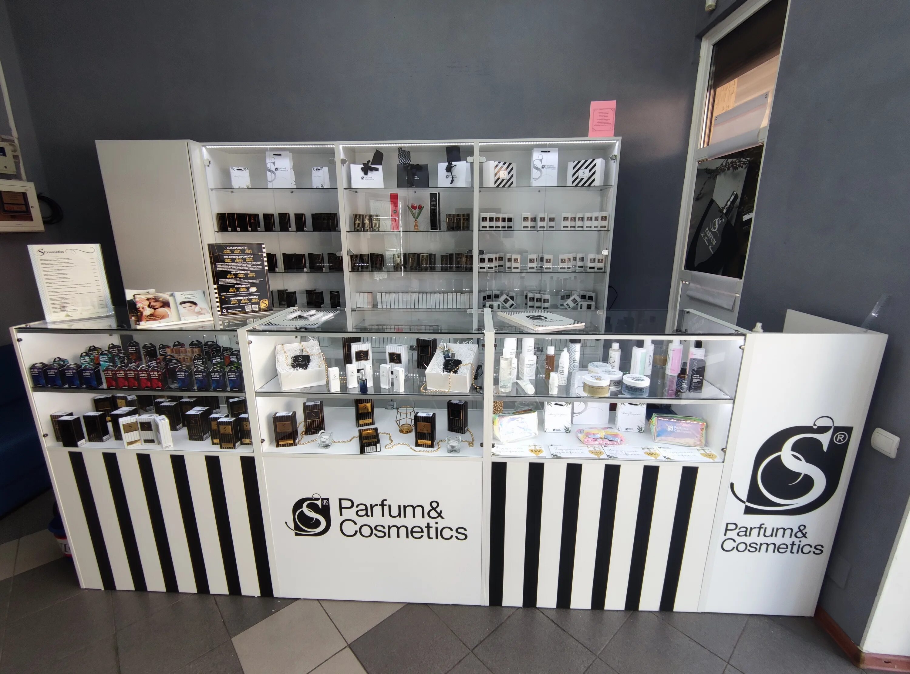 парфюм косметикс. парфюм косметикс. S parfum краснодар. Parfum and cosmetics. парфюм косметикс духи.