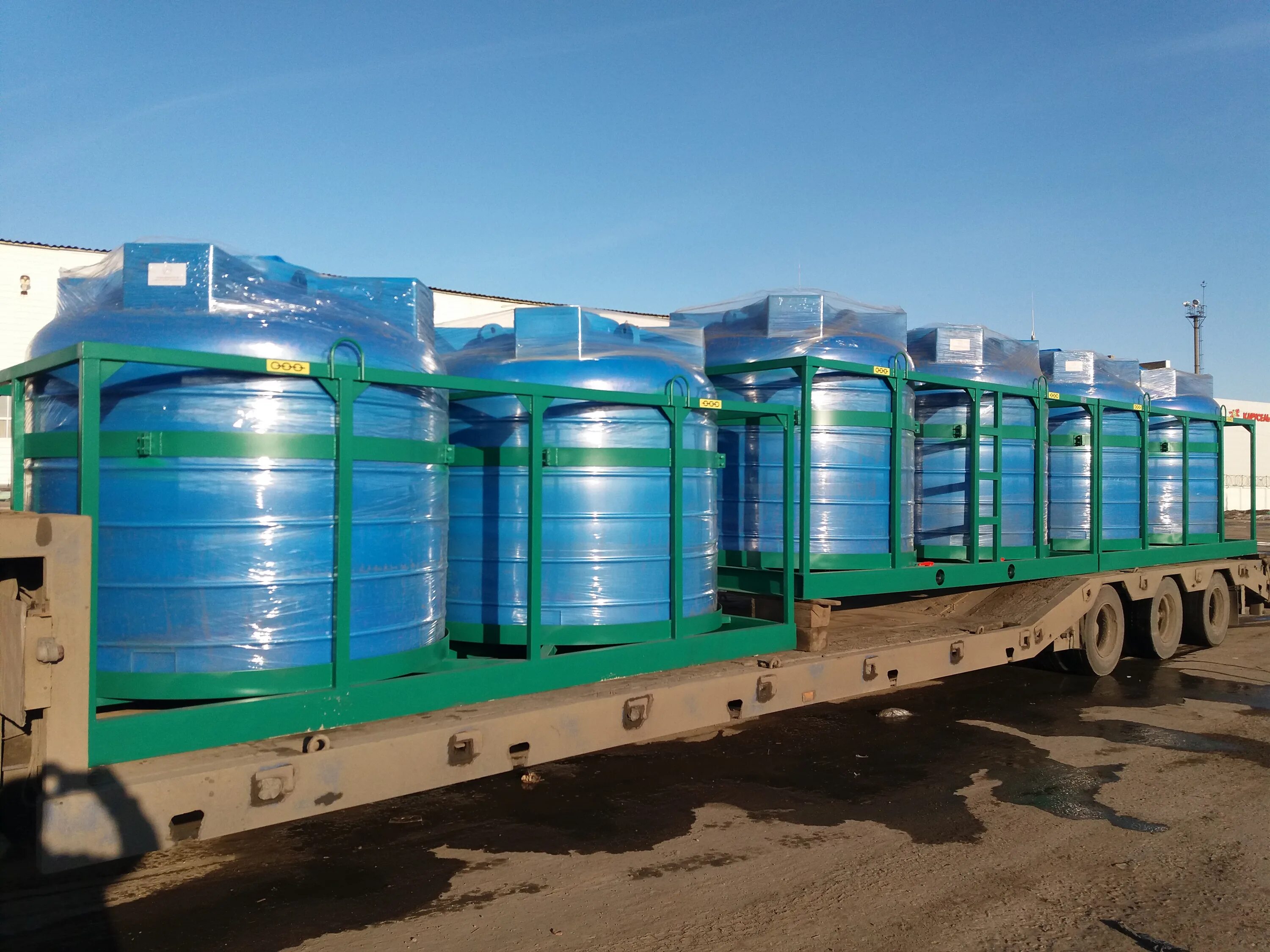 транспорт для перевозки на воде. вывоз вода. пожарная цистерна мжт-16. склад воды 19 литров. минеральная вода экспорт.