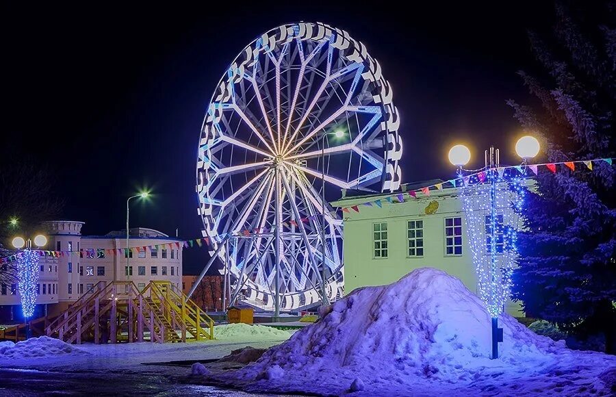 Город владимир колесо обозрения. Колесо 33 во владимире. Колесо 33 во владимире. Парк центральный во владимире колесо обозрения. Колесо 33 во владимире.